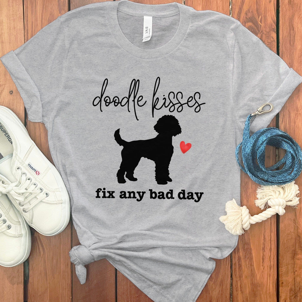 Doodle Kisses T-Shirt in Athletic Heather / S by Puppy Jo