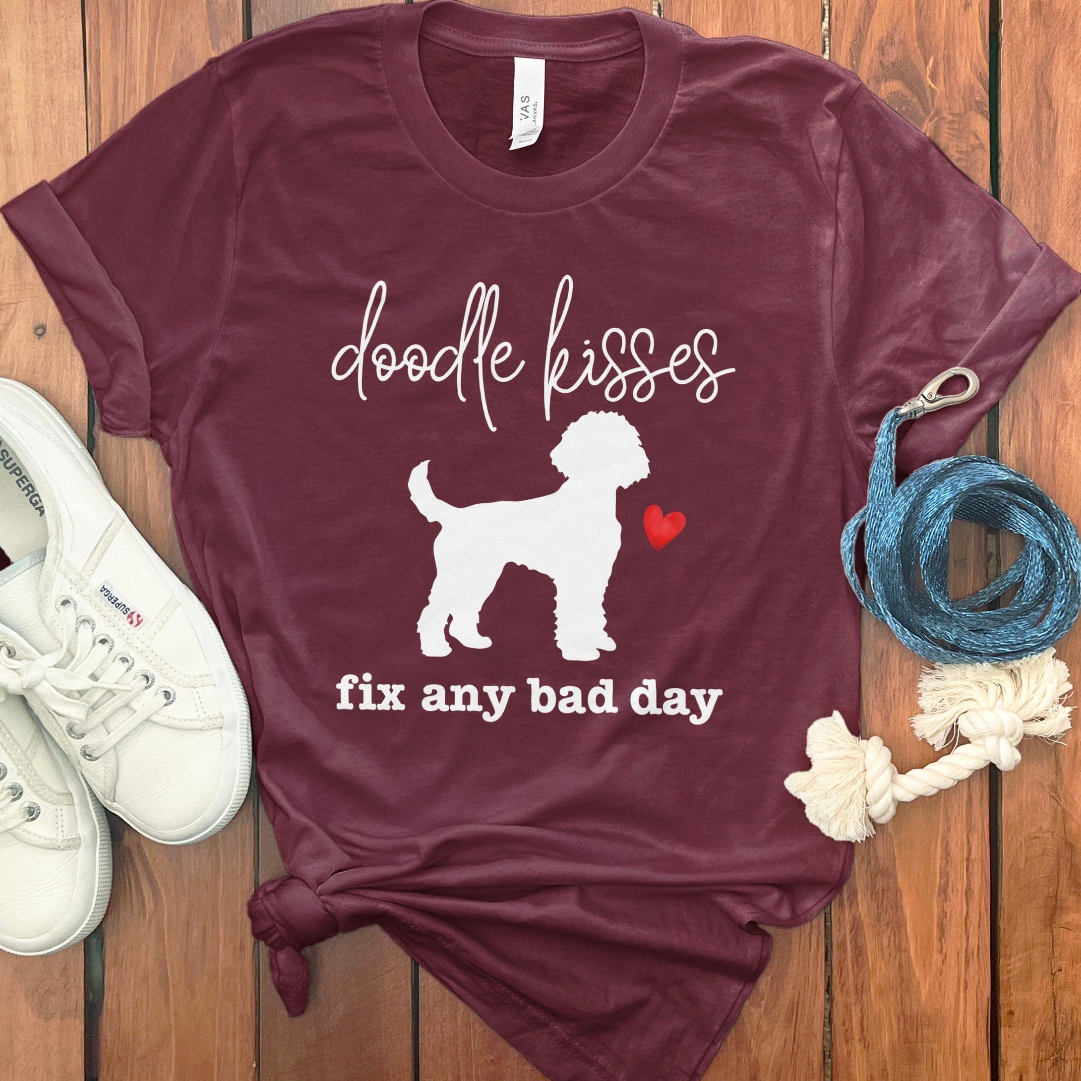 Doodle Kisses T-Shirt in Maroon / S by Puppy Jo
